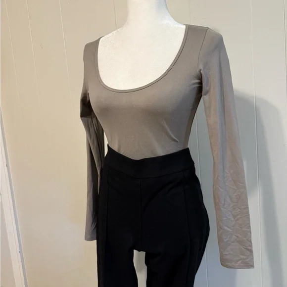Hollister Taupe Long Sleeve Scoop Neck Top - Picture 3 of 6